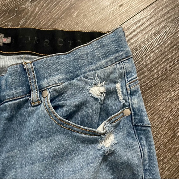 TORRID Crop Bombshell Skinny Premium Stretch Distressed jeans Size 18 - Picture 8 of 9